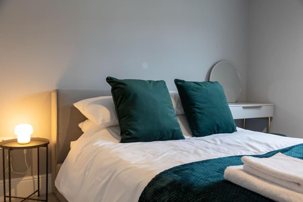 Hereford - Clifton Villa - Beautifully Presented House Located A Short Walk From City Centre - Sleeps 6 Guests - Perfect For Exploring Hereford - Hosted By Rentmyhouse Екстер'єр фото